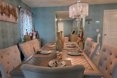 House in Ruskin, Florida 5 bedrooms, 224.36 sq.m. № 1911134 - photo 4