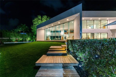 House in Key Biscayne, Florida 5 bedrooms, 1070.98 sq.m. № 2076066 - photo 20