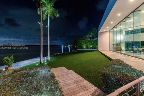 House in Key Biscayne, Florida 5 bedrooms, 1070.98 sq.m. № 2076066 - photo 24