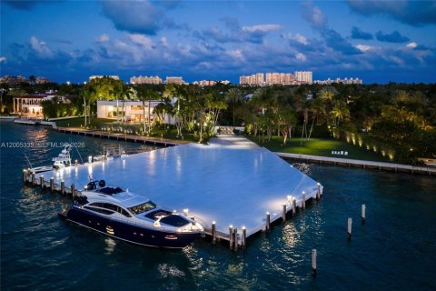 House in Key Biscayne, Florida 5 bedrooms, 1070.98 sq.m. № 2076066 - photo 30