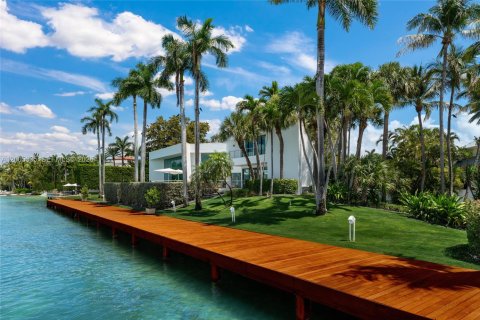 House in Key Biscayne, Florida 5 bedrooms, 1070.98 sq.m. № 2076066 - photo 25