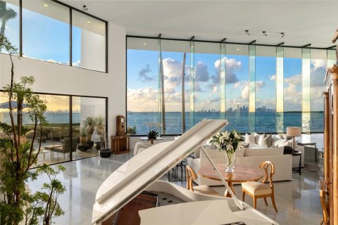 House in Key Biscayne, Florida 5 bedrooms, 1070.98 sq.m. № 2076066 - photo 4