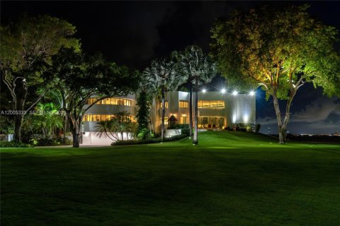 House in Key Biscayne, Florida 5 bedrooms, 1070.98 sq.m. № 2076066 - photo 17
