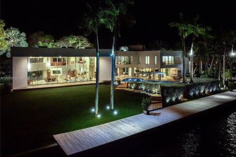 House in Key Biscayne, Florida 5 bedrooms, 1070.98 sq.m. № 2076066 - photo 9