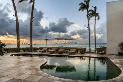 House in Key Biscayne, Florida 5 bedrooms, 1070.98 sq.m. № 2076066 - photo 12