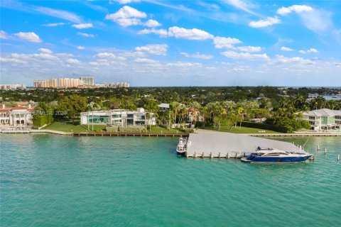 House in Key Biscayne, Florida 5 bedrooms, 1070.98 sq.m. № 2076066 - photo 28