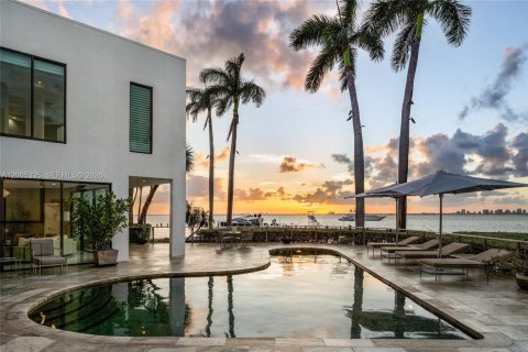 House in Key Biscayne, Florida 5 bedrooms, 1070.98 sq.m. № 2076066 - photo 11