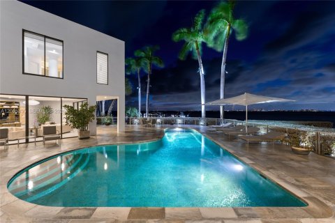 House in Key Biscayne, Florida 5 bedrooms, 1070.98 sq.m. № 2076066 - photo 16