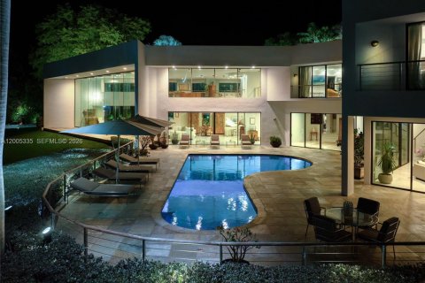House in Key Biscayne, Florida 5 bedrooms, 1070.98 sq.m. № 2076066 - photo 21