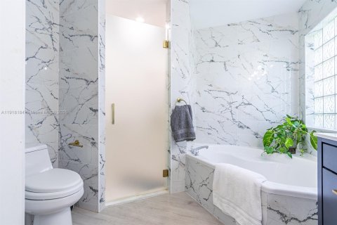 Снять в аренду виллу или дом в Майами, Флорида 3 спальни, 176.61м2, № 1974269 - фото 20