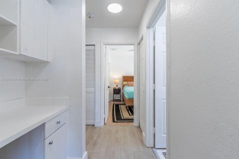 Снять в аренду виллу или дом в Майами, Флорида 3 спальни, 176.61м2, № 1974269 - фото 21