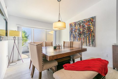 Снять в аренду виллу или дом в Майами, Флорида 3 спальни, 176.61м2, № 1974269 - фото 12