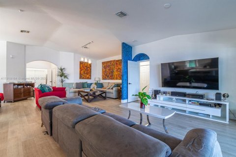 Снять в аренду виллу или дом в Майами, Флорида 3 спальни, 176.61м2, № 1974269 - фото 14