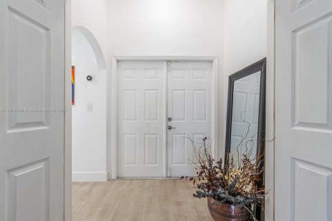 Снять в аренду виллу или дом в Майами, Флорида 3 спальни, 176.61м2, № 1974269 - фото 5