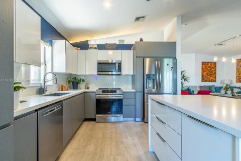 Снять в аренду виллу или дом в Майами, Флорида 3 спальни, 176.61м2, № 1974269 - фото 7