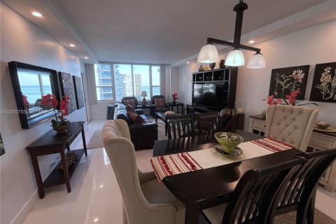 Copropriété à louer à Hollywood, Floride: 1 chambre, 83.61 m2 № 2184710 - photo 4