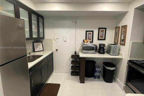 Copropriété à louer à Hollywood, Floride: 1 chambre, 83.61 m2 № 2184710 - photo 2