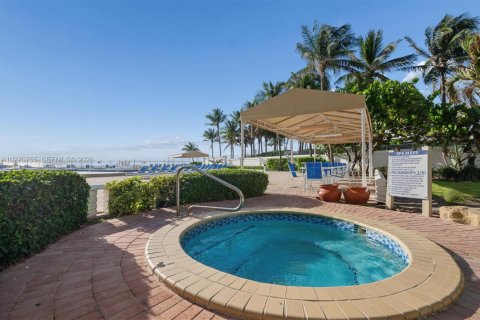 Copropriété à louer à Hollywood, Floride: 1 chambre, 83.61 m2 № 2184710 - photo 10