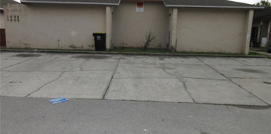 Commercial property in Lakeland, Florida 4 bedrooms, 184.41 sq.m. № 2198411