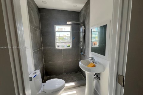 Снять в аренду квартиру в Холливуд, Флорида 1 спальня, 592.53м2, № 2080908 - фото 9