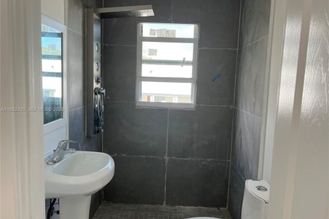 Снять в аренду квартиру в Холливуд, Флорида 1 спальня, 592.53м2, № 2080908 - фото 10