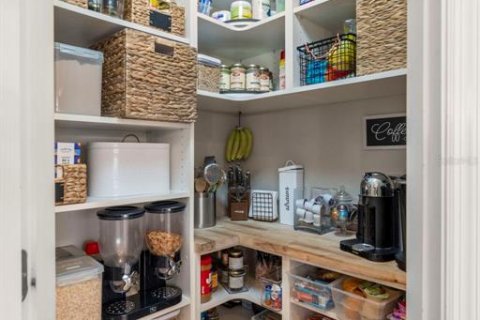 Купить виллу или дом в Уэсли-Чепел, Флорида 13 комнат, 220.83м2, № 1723465 - фото 12