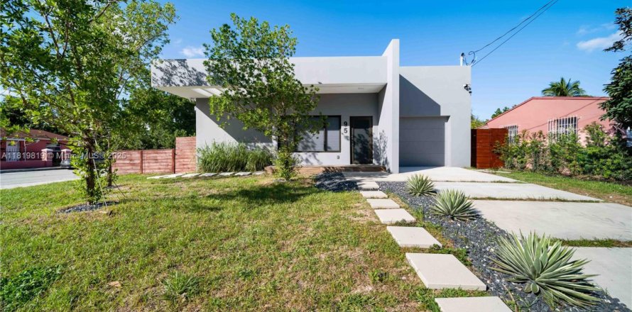 House in Miami, Florida 4 bedrooms № 1777690