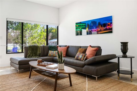 House in Miami, Florida 4 bedrooms № 1777690 - photo 14