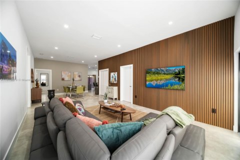 House in Miami, Florida 4 bedrooms № 1777690 - photo 5