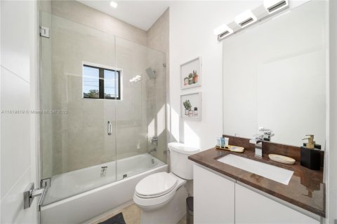 House in Miami, Florida 4 bedrooms № 1777690 - photo 24