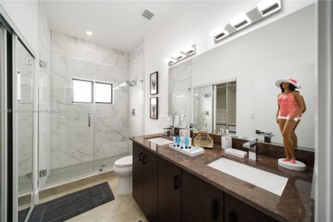 House in Miami, Florida 4 bedrooms № 1777690 - photo 18
