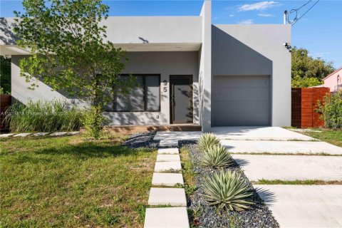 House in Miami, Florida 4 bedrooms № 1777690 - photo 2