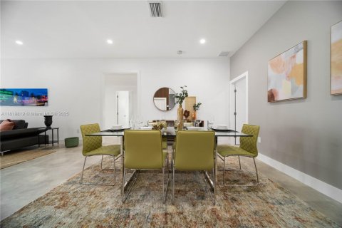 House in Miami, Florida 4 bedrooms № 1777690 - photo 9