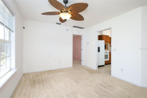 Villa ou maison à vendre à Deltona, Floride: 3 chambres, 157.47 m2 № 2094082 - photo 16