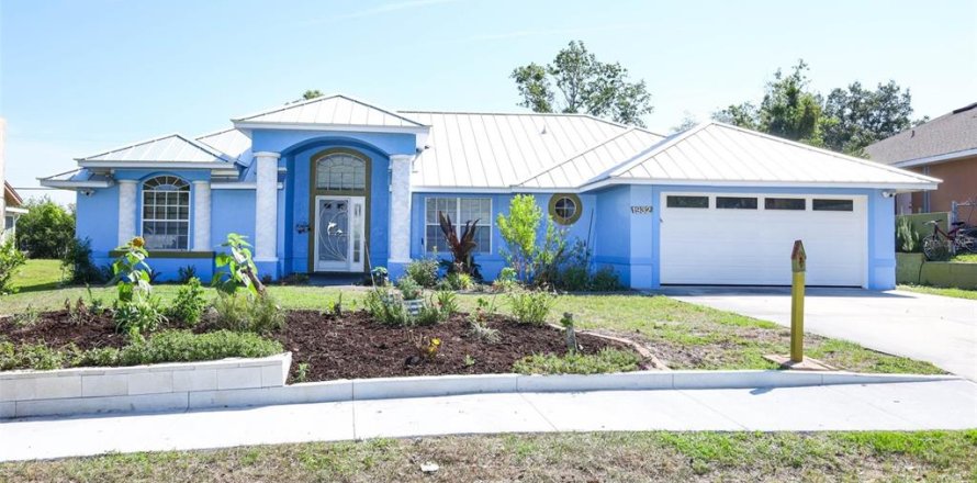 Villa ou maison à Deltona, Floride 3 chambres, 157.47 m2 № 2094082