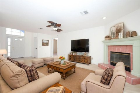 Villa ou maison à vendre à Deltona, Floride: 3 chambres, 157.47 m2 № 2094082 - photo 4
