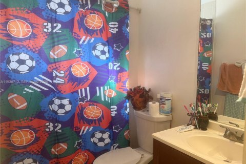 House in North Lauderdale, Florida 3 bedrooms, 123.19 sq.m. № 1996585 - photo 4