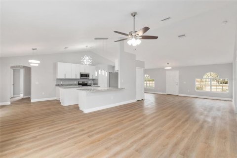 Villa ou maison à louer à Ocala, Floride: 4 chambres, 207.92 m2 № 2388630 - photo 5