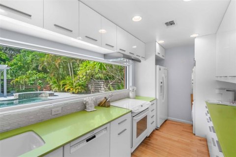 Villa ou maison à louer à Sarasota, Floride: 2 chambres, 105.91 m2 № 1736814 - photo 22
