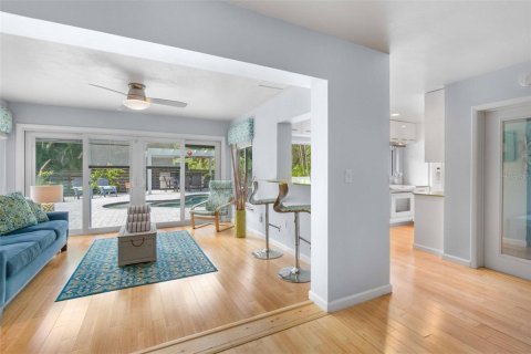 Villa ou maison à louer à Sarasota, Floride: 2 chambres, 105.91 m2 № 1736814 - photo 15