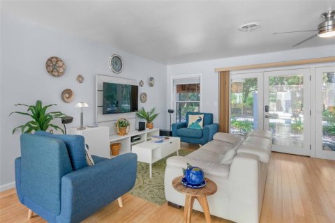 Villa ou maison à louer à Sarasota, Floride: 2 chambres, 105.91 m2 № 1736814 - photo 11