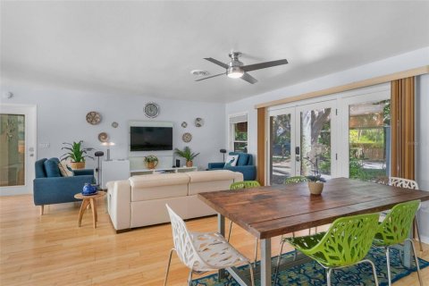 Villa ou maison à louer à Sarasota, Floride: 2 chambres, 105.91 m2 № 1736814 - photo 12