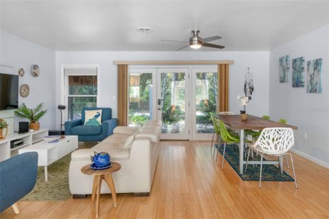 Villa ou maison à louer à Sarasota, Floride: 2 chambres, 105.91 m2 № 1736814 - photo 9