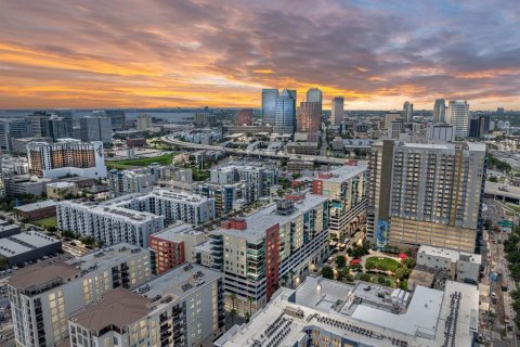 Condominio en venta en Tampa, Florida, 1 dormitorio, 126.16 m2 № 1684572 - foto 5