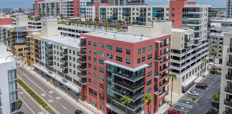 Condominio en Tampa, Florida, 1 dormitorio  № 1684572