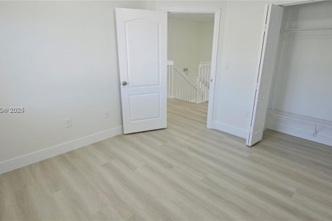 House in Miami, Florida 4 bedrooms, 233.65 sq.m. № 1850424 - photo 21