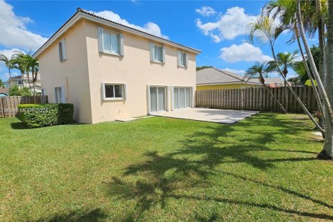 House in Miami, Florida 4 bedrooms, 233.65 sq.m. № 1850424 - photo 3