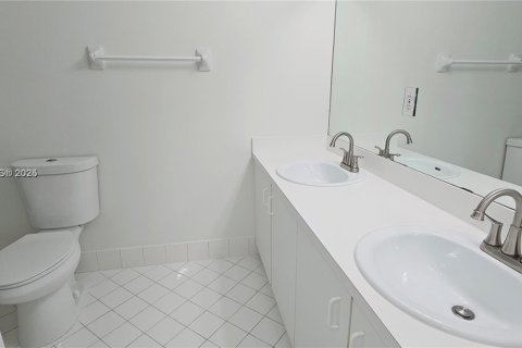 House in Miami, Florida 4 bedrooms, 233.65 sq.m. № 1850424 - photo 24