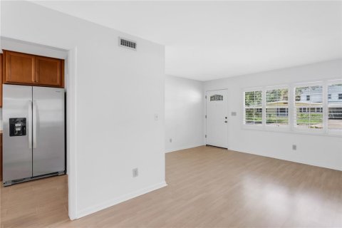 Villa ou maison à louer à Tampa, Floride: 3 chambres, 151.24 m2 № 1810696 - photo 5