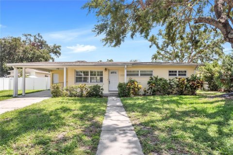Villa ou maison à louer à Tampa, Floride: 3 chambres, 151.24 m2 № 1810696 - photo 1